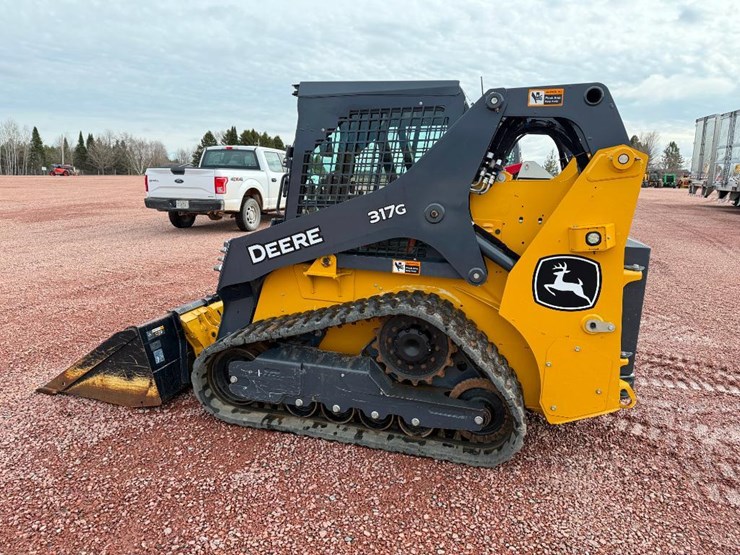 2020-deere-317g-image-6