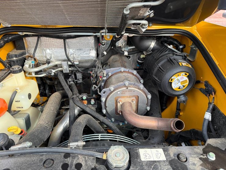 2020-deere-317g-image-33