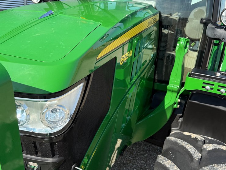 2015-john-deere-6125m-image-12