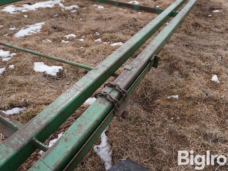 john-deere-32-image-13