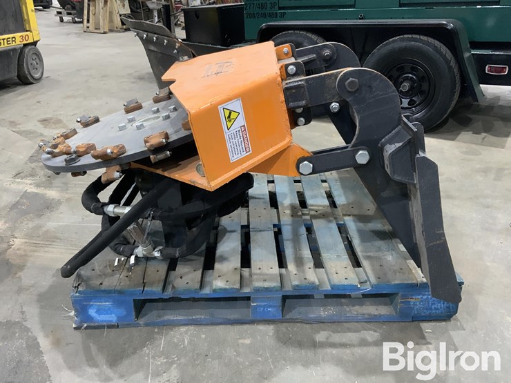 2025-massey-ferguson-730-image-8