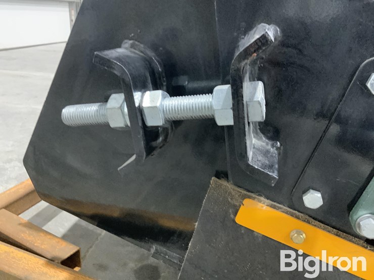 2025-massey-ferguson-730-image-12