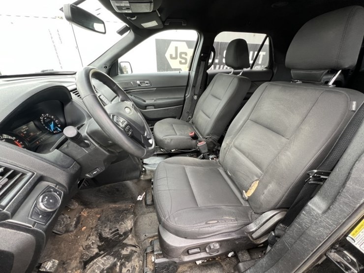 2018-ford-explorer-image-24