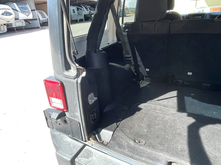 2014-jeep-wrangler-image-31