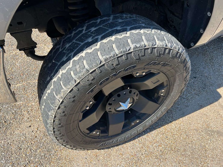 2010-toyota-tundra-image-24