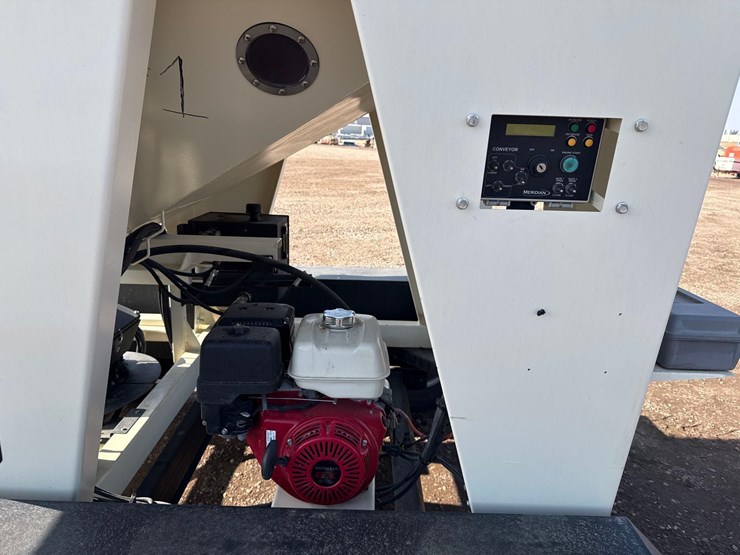 2021-meridian-375rt8-image-13