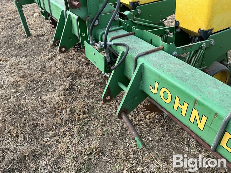 john-deere-7300-image-11