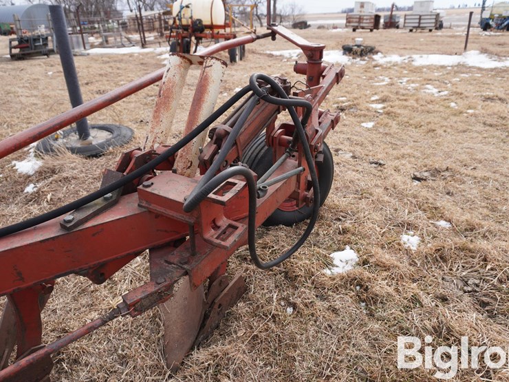 international-710-image-13