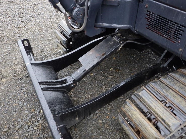 2013-yanmar-vio35-5b-image-13