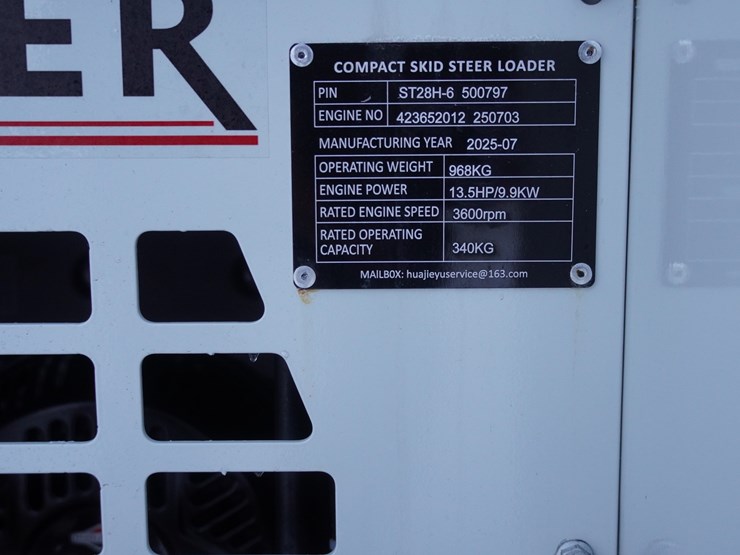 #1017-•-unused-2025-bttl-st28h-6-mini-skid-loader-image-28