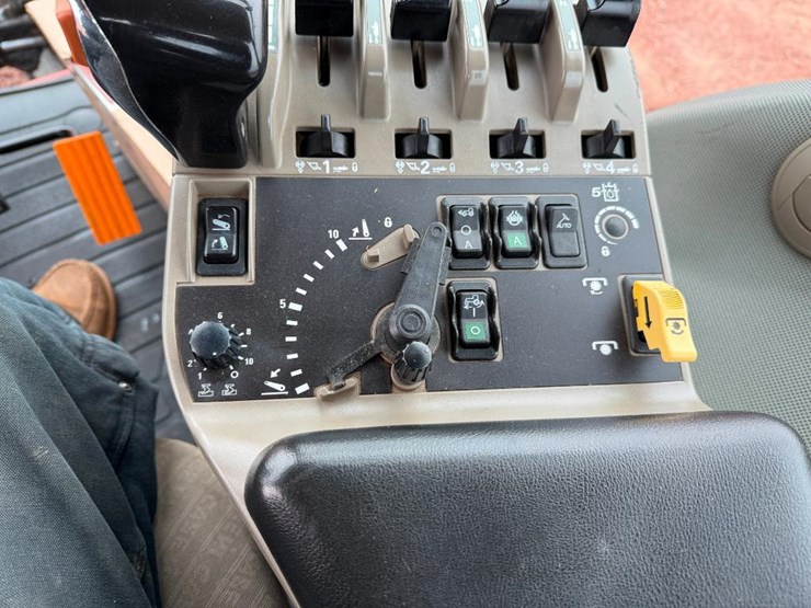 case-ih-mx240-image-59