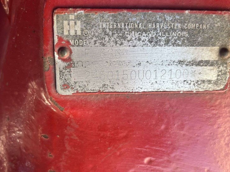 1974-farmall-666-gas-tractor-image-11