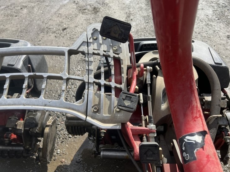 2014-toro-greensmaster-3320-triflex-traction-unit-image-22