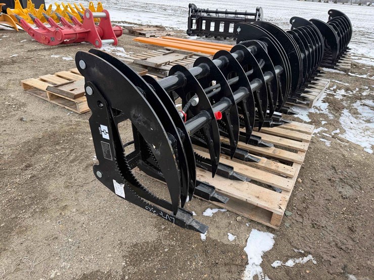 2025-curved-log-grabber-image-1