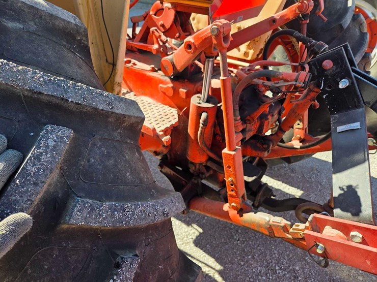 case-730-tractor-image-2