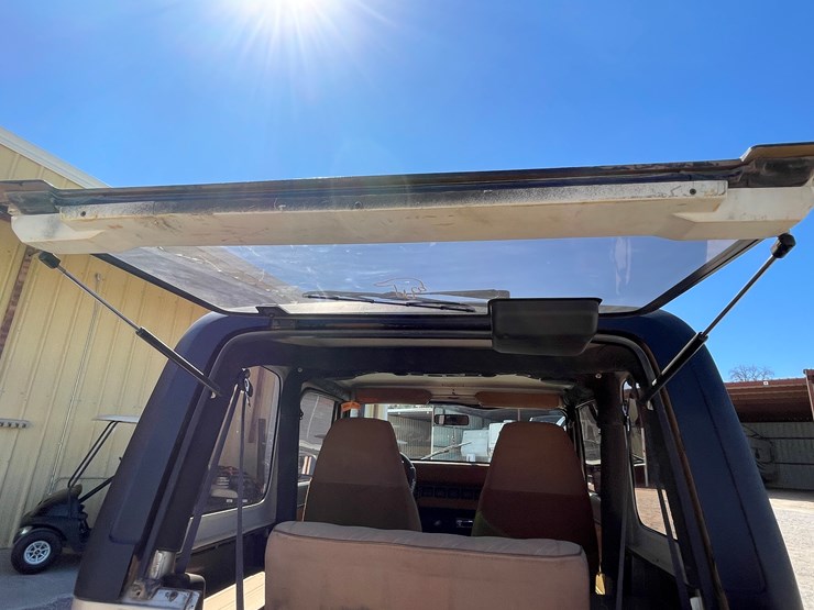 1993-jeep-wrangler-image-56