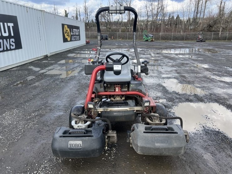 2014-toro-greensmaster-3320-triflex-traction-unit-image-8