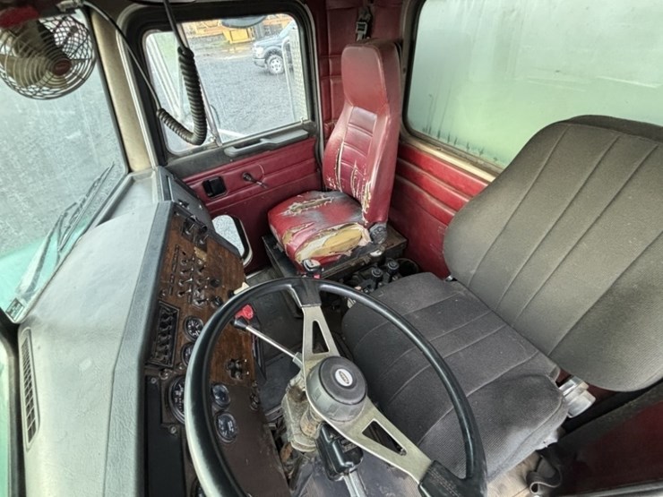 1994-peterbilt-378-image-19