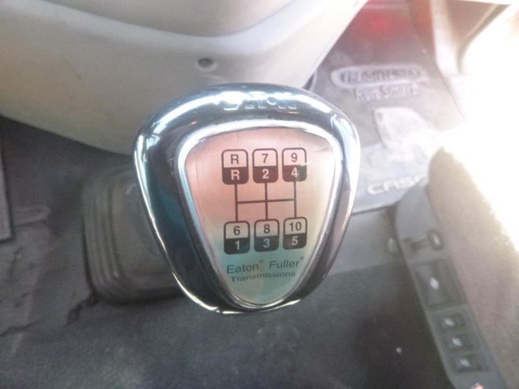 2012-freightliner-cascadia-125-image-18