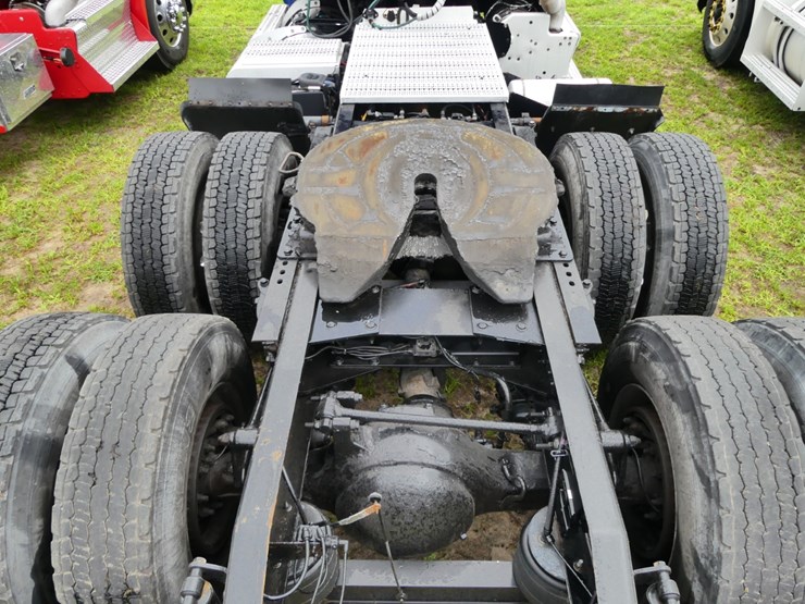 2017-peterbilt-579-image-5