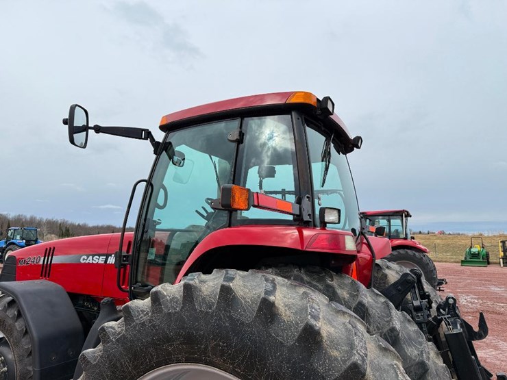 case-ih-mx240-image-22