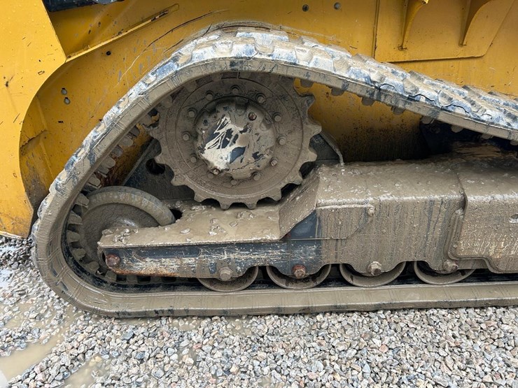 2022-deere-317g-image-13