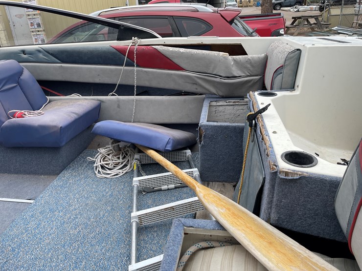 #4331-•-bayliner-boat-and-trailer-(titles-in-delay)-image-52