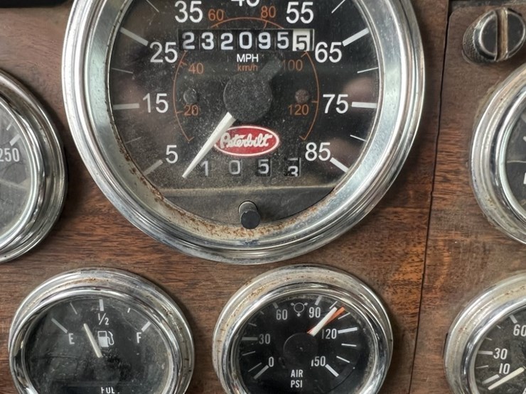 1996-peterbilt-378-image-28