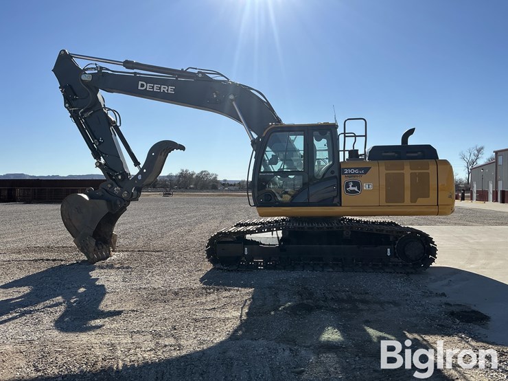 2021-john-deere-210-image-8