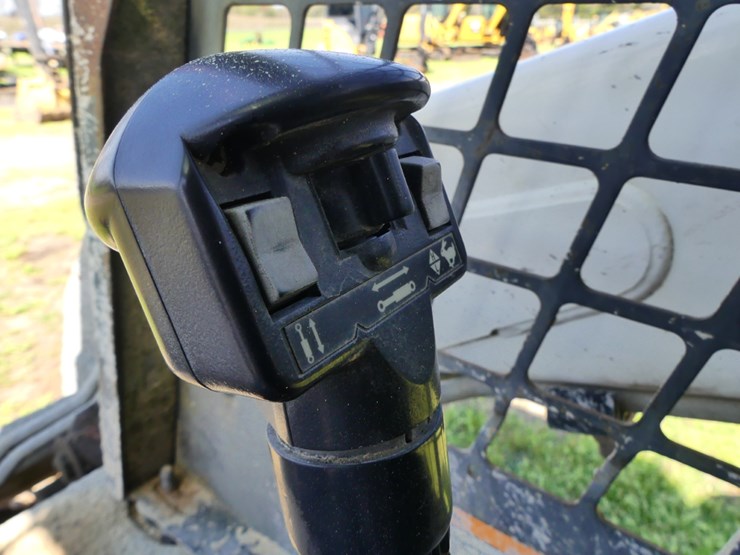 2009-bobcat-t190-image-12