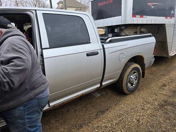 2012-dodge-ram-2500-image-2