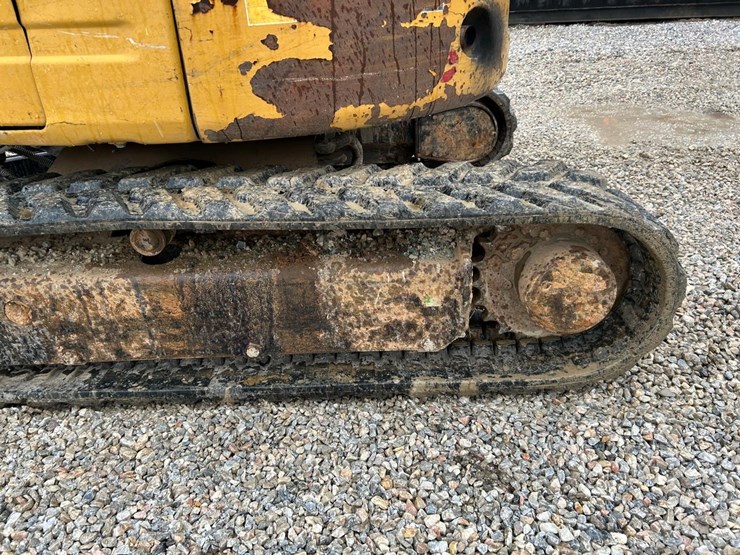 caterpillar-303-image-17