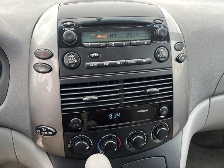 2008-toyota-sienna-le-image-26