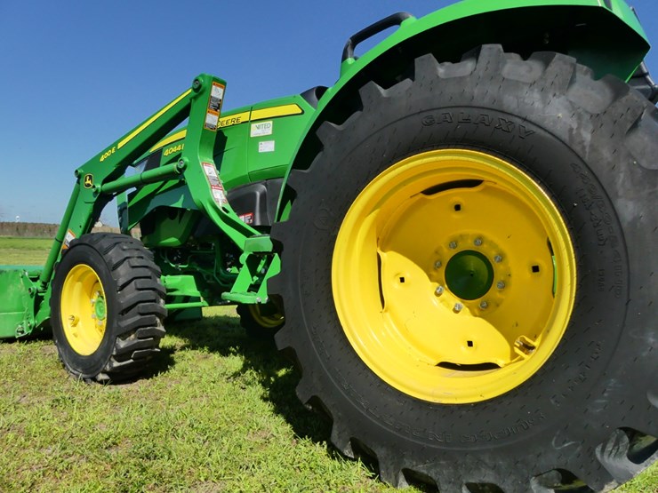 2021-john-deere-4044m-image-8