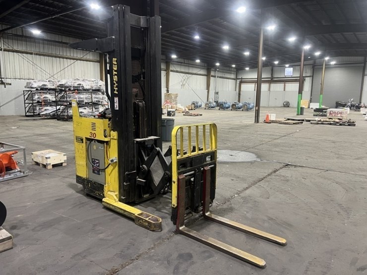 hyster-n30xmdr2-stand-up-forklift-image-2