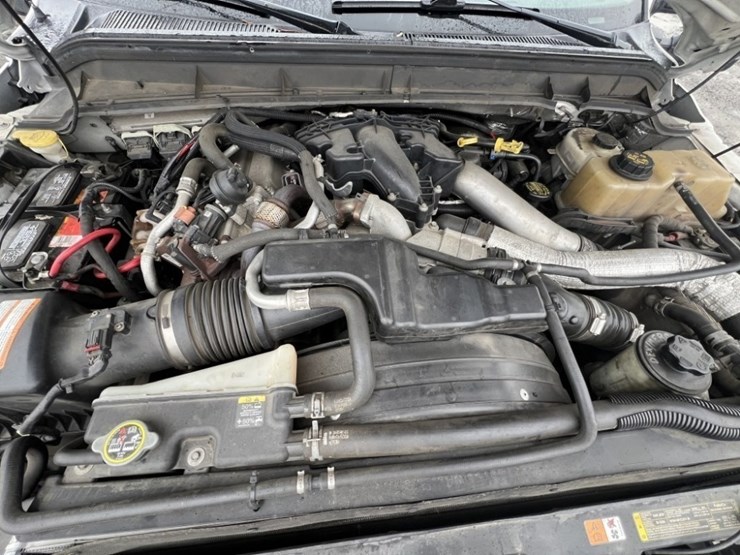 2011-ford-f550-image-13