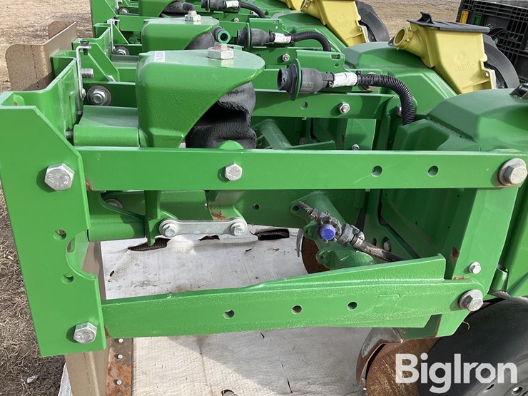 john-deere-12-image-9