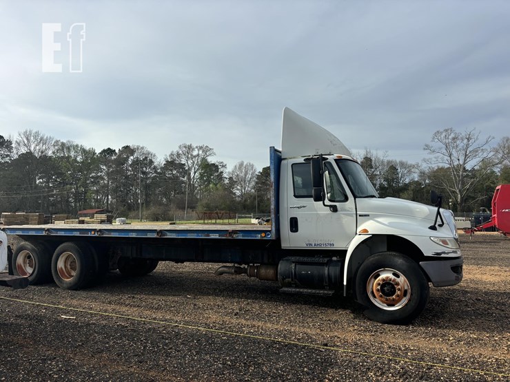 2009-international-durastar-4400-image-4