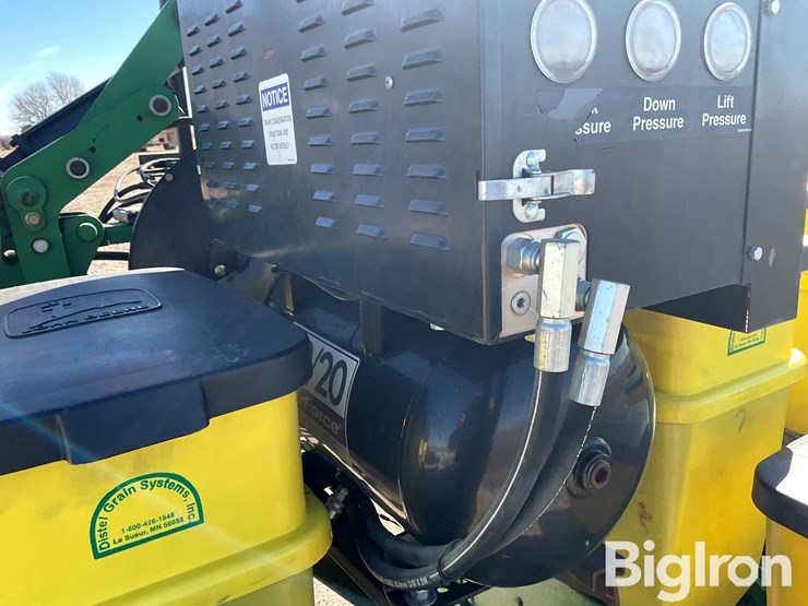 john-deere-7300-image-19