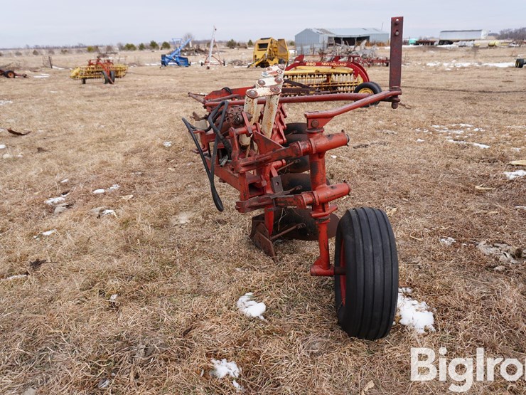 international-710-image-7