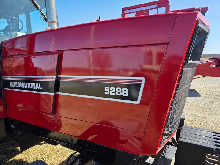 ih-5288-tractor-image-47