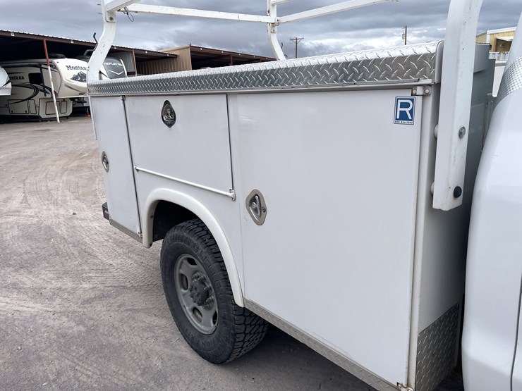 2015-chevrolet-silverado-2500-image-31