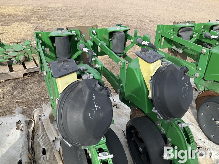 john-deere-12-image-19