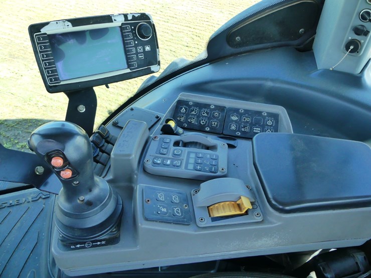 2017-versatile-260-image-16