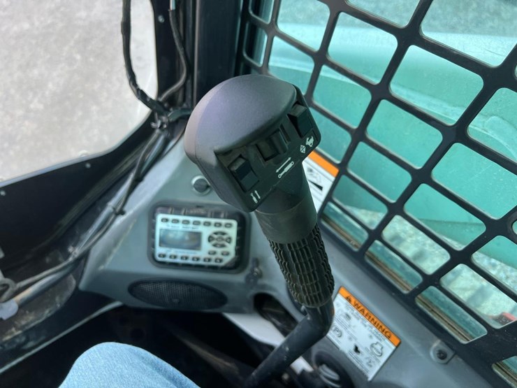 2016-bobcat-t770-image-21