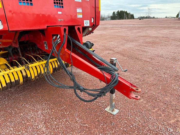 new-holland-br7070-image-13