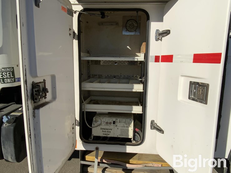 2012-freightliner-m2-106-image-20