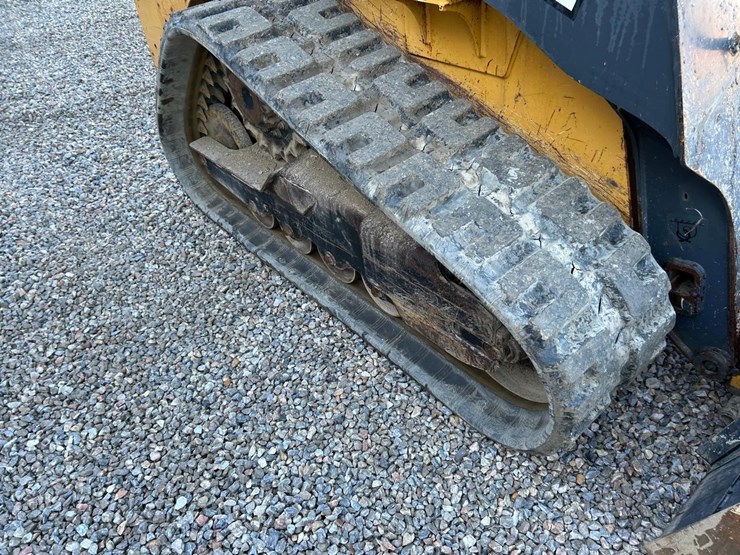 2018-deere-317g-image-13