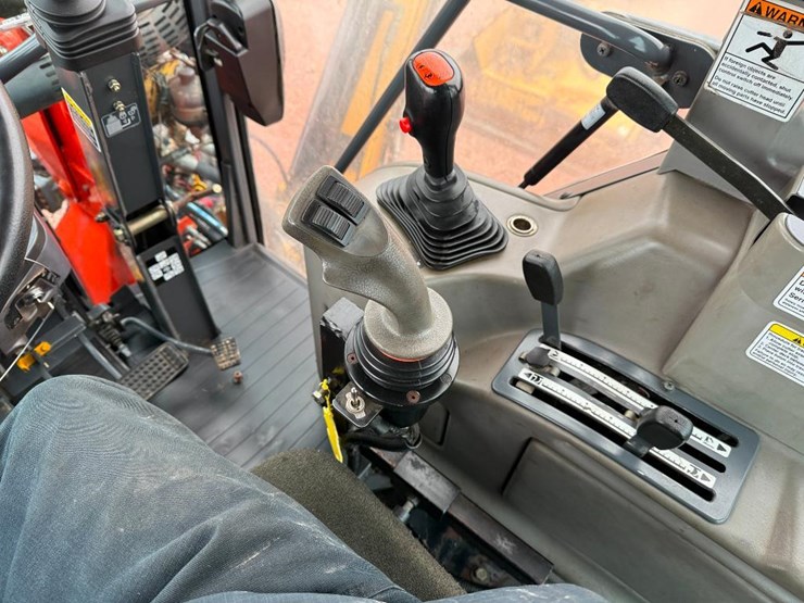 2005-kubota-la1301s-image-55