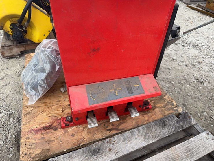 tc-350-semi-automatic-tire-changer-image-7